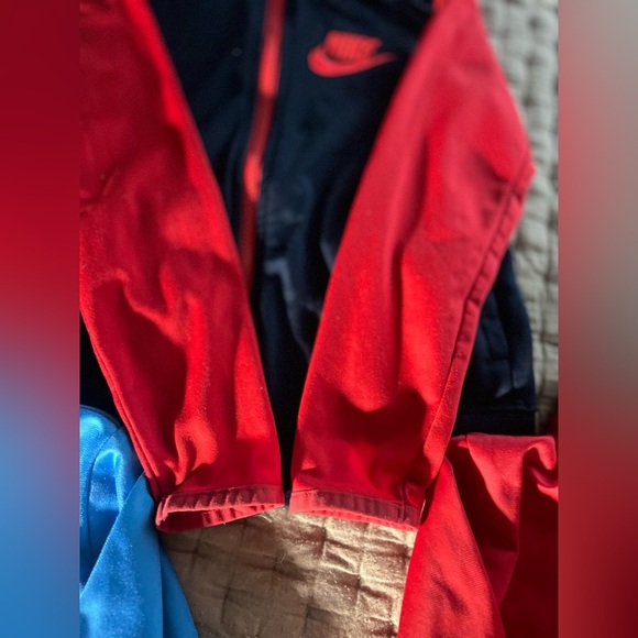 Nike Size M 5-6 Years Light Jacket Full Zip Activewear Navy Blue/Red - Picture 4 of 9